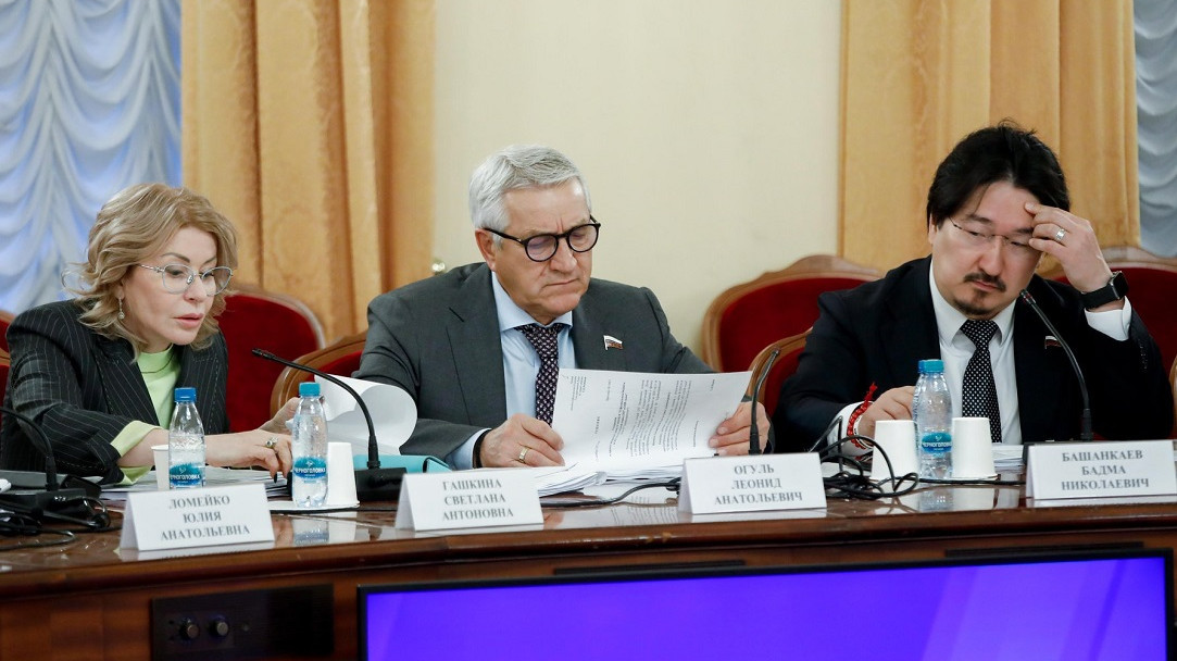 UPD: Депутаты передумали исключать частных страховщиков из системы ОМС