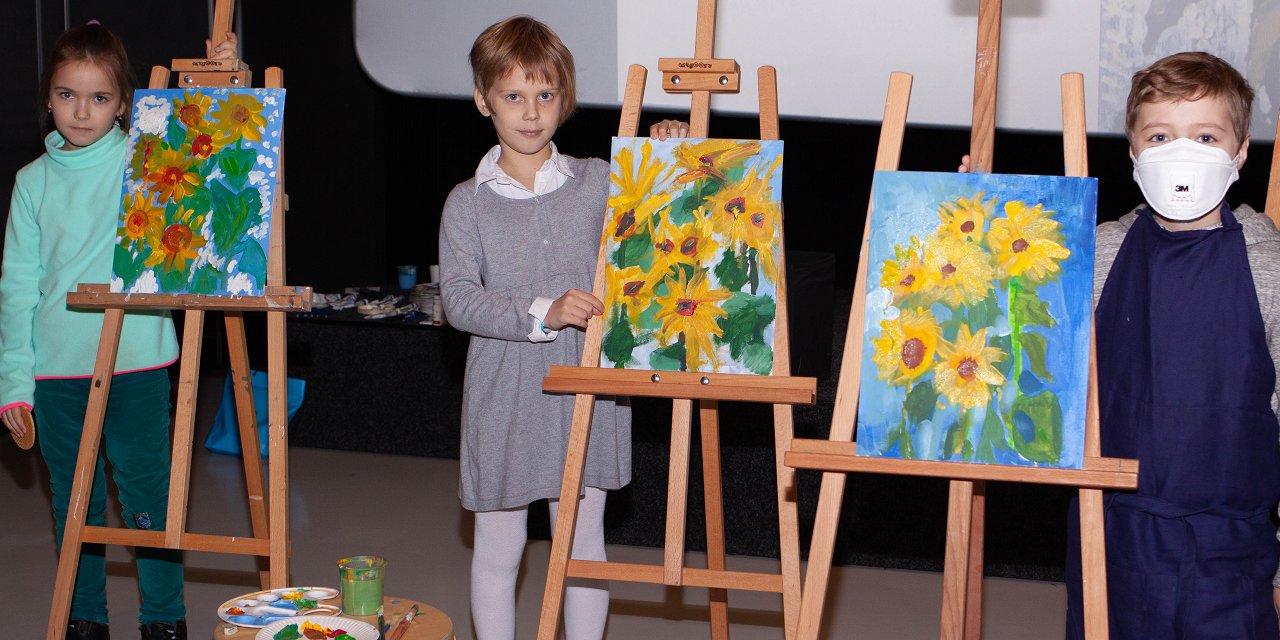 12.10.2019 Москва. «Цветотерапия»: фонд «Подсолнух» и Музей Русского импрессионизма пригласили   на урок рисования