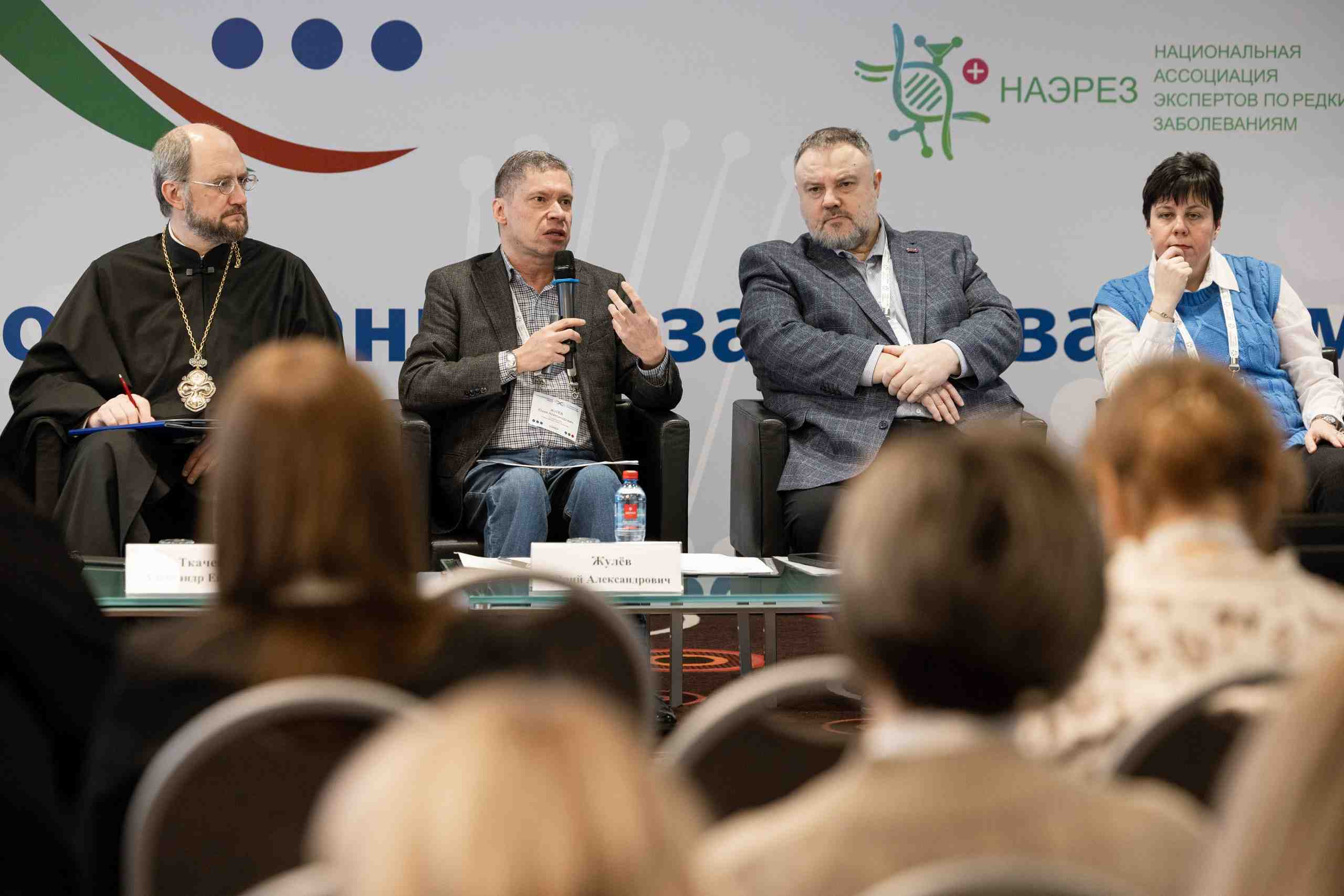 Взрослые с редкими заболеваниями все чаще остаются без терапии и идут в суды