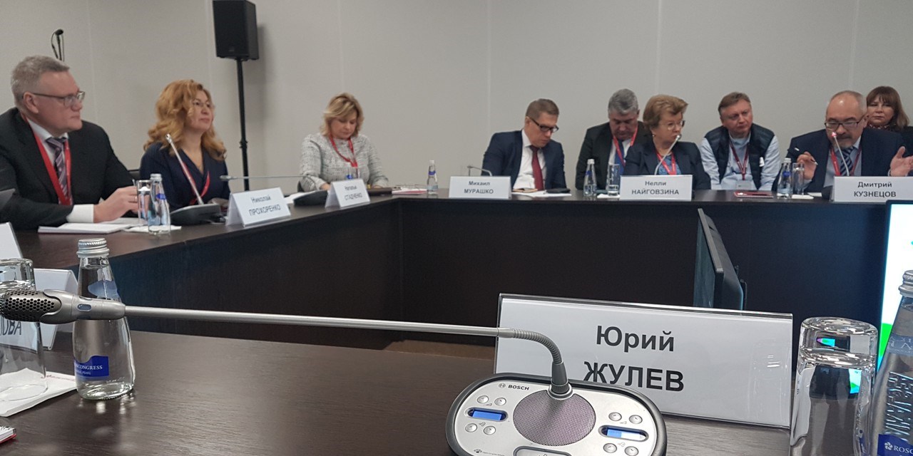 Эксперты: медучреждения необходимо финансово поощрять за качественную работу по ОМС