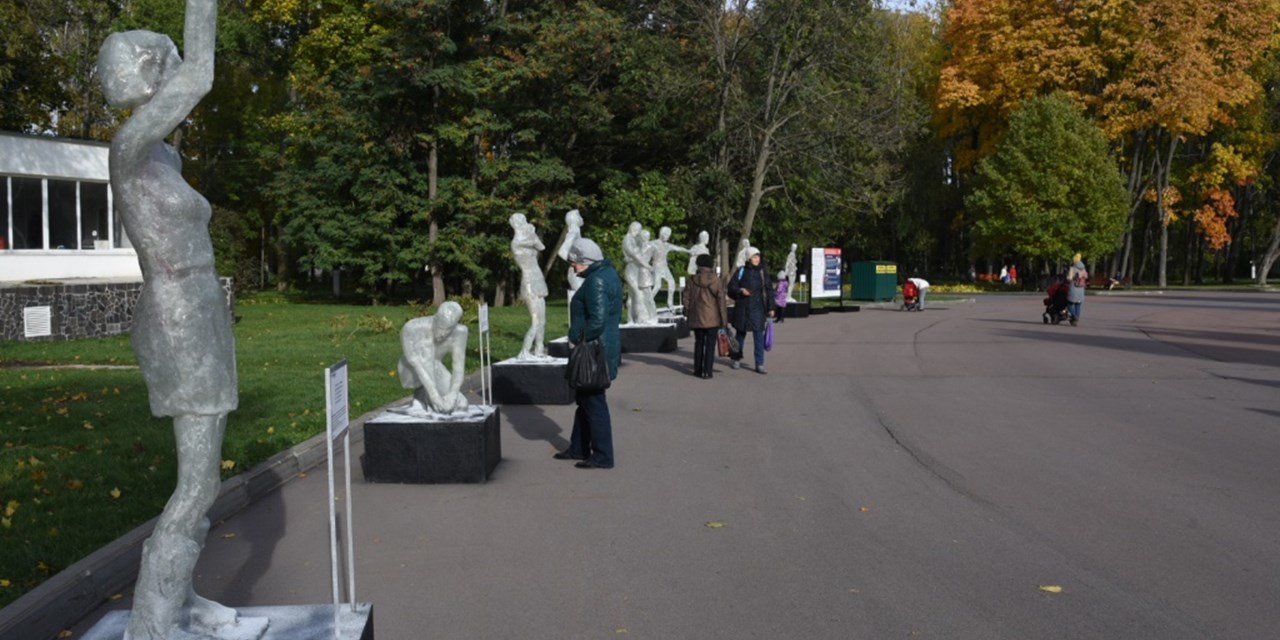10.10.2018 В Туле открылась выставка «Болезнь молодых или жизнь с болью»