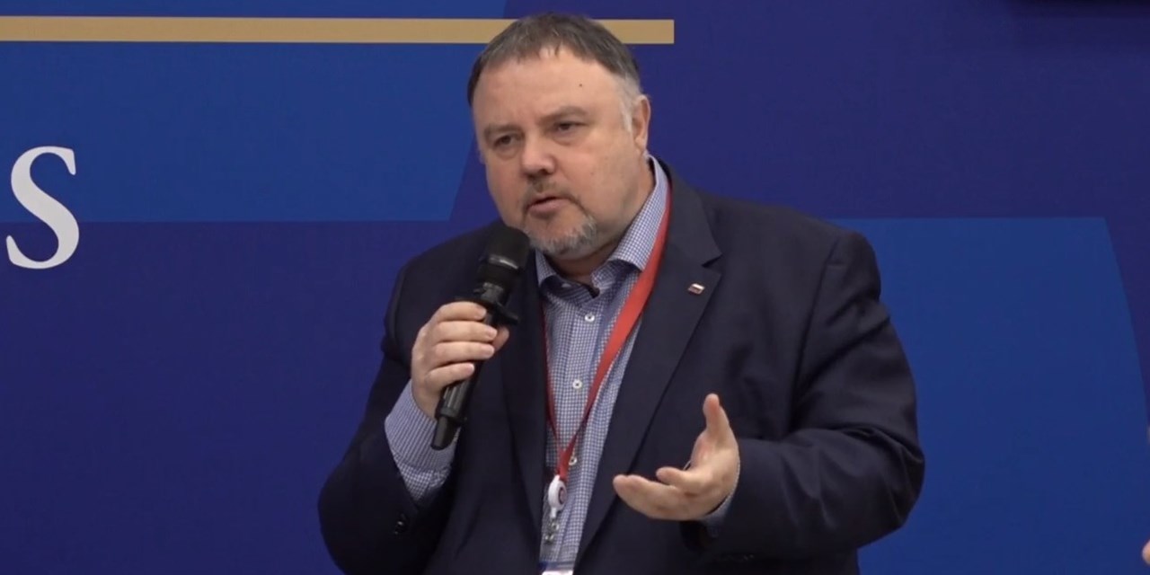 30.11.2023 Ян Власов: «Человек не должен находиться без лечения в ожидании попадания в федеральную программу лекарственного обеспечения»