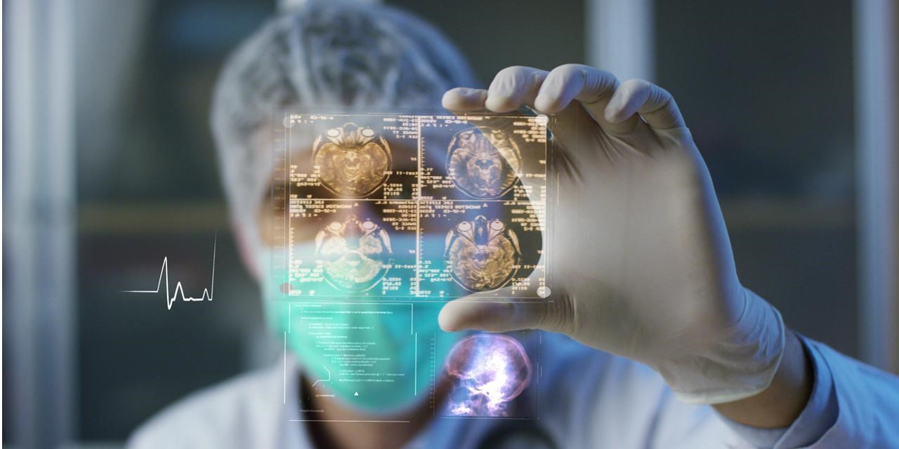 22.04.2020 Москва. В период самоизоляции врачам разрешили выписывать рецепты на лекарства удаленно. Как это работает на практике?